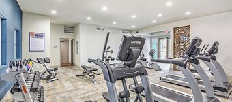 2-bedroom apartment in delightful Las Vegas with AC, fitness room