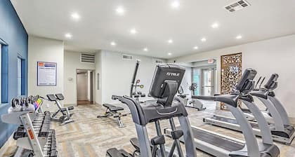 2-bedroom apartment in delightful Las Vegas with AC, fitness room