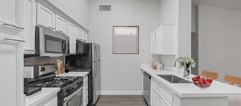 2-bedroom apartment in delightful Las Vegas with AC, fitness room