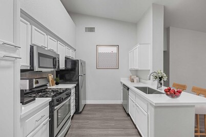 2-bedroom apartment in delightful Las Vegas with AC, fitness room