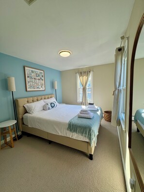 3 Schlafzimmer, Schreibtisch, Bügeleisen/Bügelbrett, Reisekinderbett