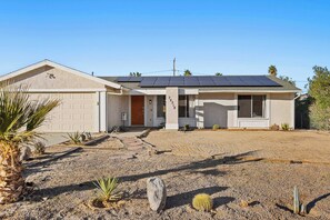 House (4 Bedrooms) | Interior - 4BR Desert Home w/ Pool, Hot Tub, Firepit & Game Room The Quiet Burn by Avantstay (Twentynine Palms)