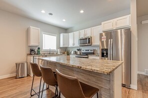 Microwave, dishwasher, coffee/tea maker, toaster