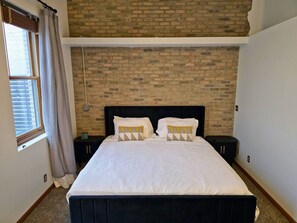 Desk, WiFi, bed sheets