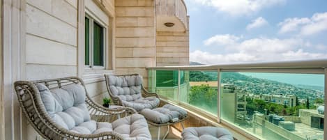 Íbúð - 3 svefnherbergi - eldhús - borgarsýn | Svalir