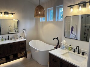 Shower, hair dryer, bidet, towels