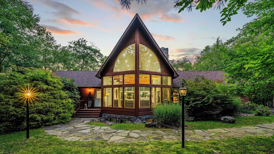 Lake Harmony Chalet w/ Hot Tub & Arcades Near Beaches, Ski & Trails Everpine Lodge by Avantstay