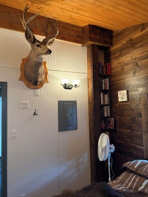 Interior - Quiet rural cabin next to Codette Lake (Nipawin)
