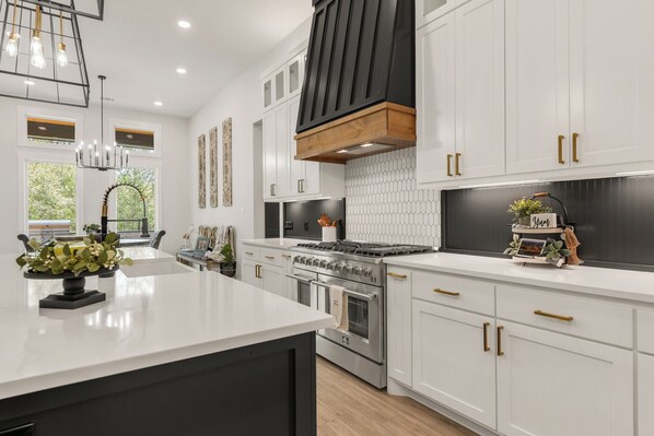 ميكروويف، فرن، موقد طهي مسطح، غسالة أطباق