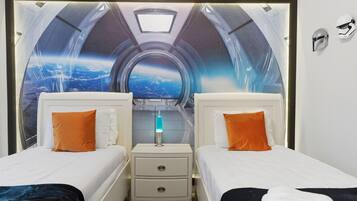 6 habitaciones, escritorio y tabla de planchar con plancha