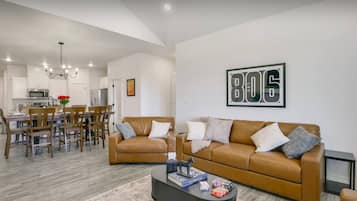 Smart TV, fireplace, video games, table tennis