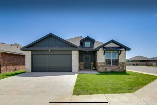 Raider Resort ~ Hot Tub, Arcade, and Luxury for 14 Guests in Red Raider Land