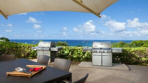 Outdoor dining - Cliffside Comfort – Studio Premium Villa on Kaua‘i’s North Shore (Princeville)