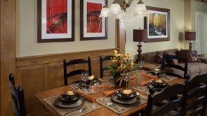 Dining - Family Escape Awaits at Holiday Inn Club Vacations Smoky Mountain Resort- 2 Bd. (Gatlinburg)