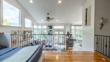 5 bedrooms, desk, WiFi, bed sheets