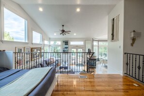 3 bedrooms, desk, WiFi, bed sheets