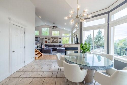 Private Mountain View Retreat • Near Skiing