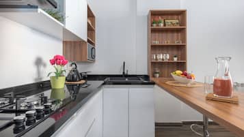 Apartment, 1 Double Bed, Kitchenette, Mountain View | Private kitchenette | Full-size fridge, microwave, stovetop, cookware/dishes/utensils