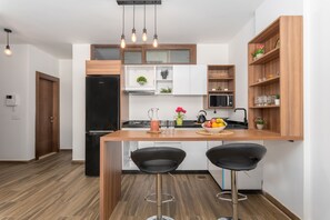 تناول الطعام داخل الغرفة