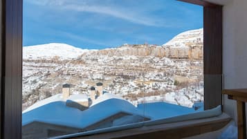 Apartment, 1 Double Bed, Kitchenette, Mountain View | Mountain view