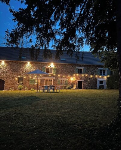 Large house with swimming pool - sleeps 13, sleeps 25 - near Paris