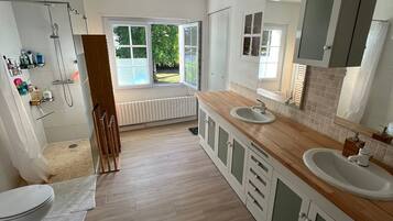 Haartrockner, Seife, Toilettenpapier