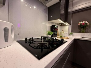 Four Ă micro-ondes, un four, surface de cuisson, lave-vaisselle