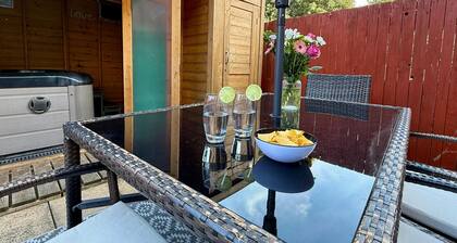 Beautiful 5-Bed East Sussex Home with Hot Tub