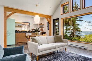 Signature Cabin, Ocean View | Living area