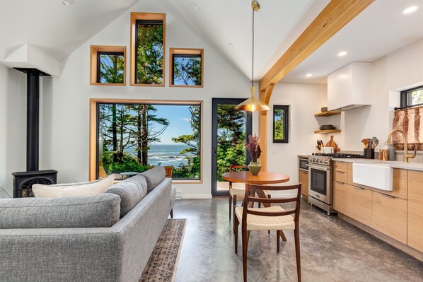 Premium Cabin, Ocean View | Living area