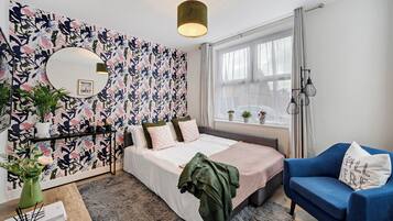 2 bedrooms, iron/ironing board, WiFi, bed sheets