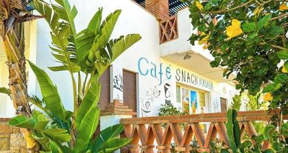 Spacious terrace, pool and access to the sea.