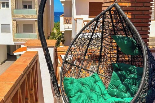 Spacious terrace, pool and access to the sea.