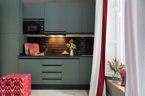 Apartamento Estudio | Private kitchenette | Coffee/tea maker - CSE Puerta de Armas Apartments (Seville)