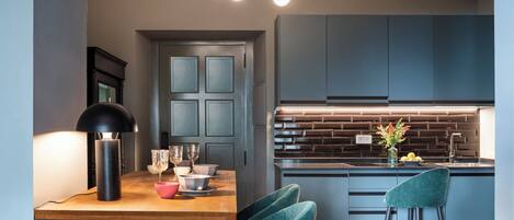 Apartamento con patio y jacuzzi privado | Eget tekjøkken | Kaffetrakter/tekoker