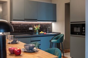 Apartamento con patio y jacuzzi privado | Private kitchenette | Coffee/tea maker - CSE Puerta de Armas Apartments (Seville)