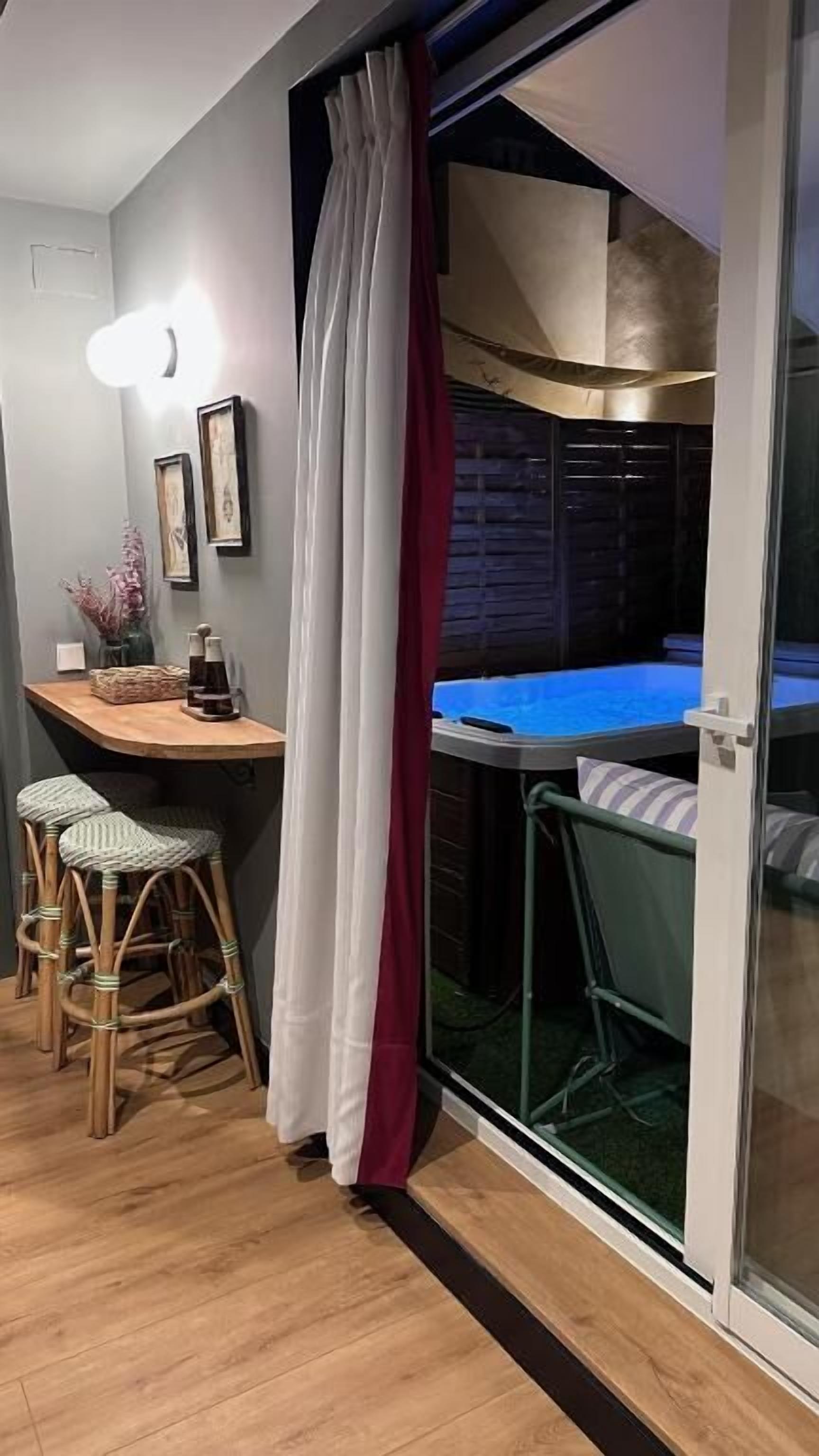 Apartamento con terraza y jacuzzi privado | Terraço/pátio