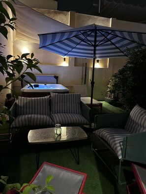Apartamento con terraza y jacuzzi privado | Vue de la chambre
