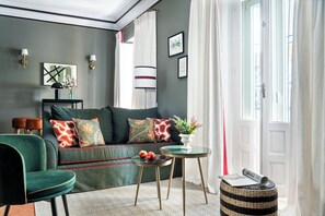 Superior appartement | Woonruimte | Een 40-inch televisie met digitale zenders
