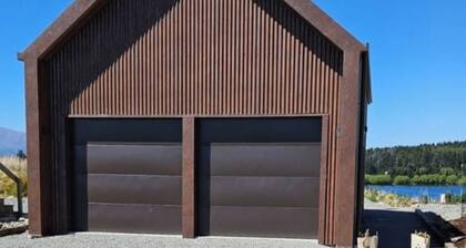 The Rusty Shed-Lake Ohau. Stones throw away from the lakes , the Ohau Ski Feild.