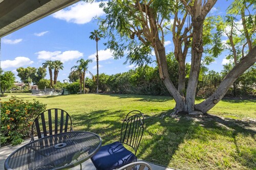 Bermuda Dunes-Modern Desert Retreat! Community pools and spas!