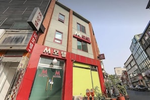 Unclassified image, 5 of 11, button - Sindang M (Seoul)