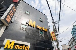 Exterior detail - Sindang M (Seoul)