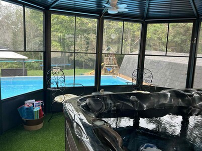 Charming 2-bedroom country mobile home with game room, hot tub, seasonal pool