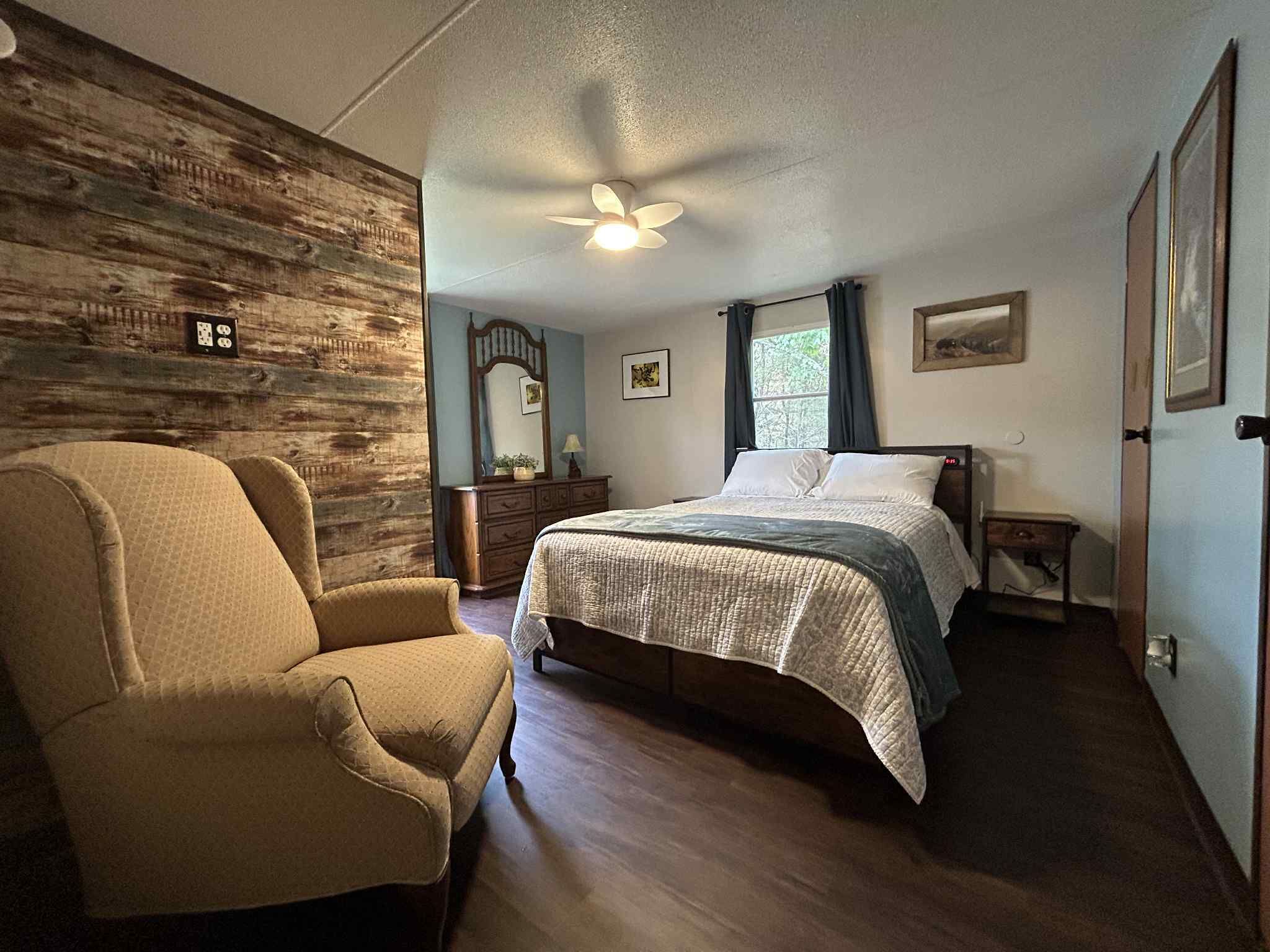 2 bedrooms, travel crib, free WiFi, bed sheets