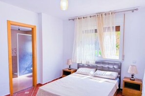 3 bedrooms, bed sheets