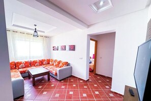 Living area - Clean & spacious, swimming pool & proximity to sea (Oued Laou)
