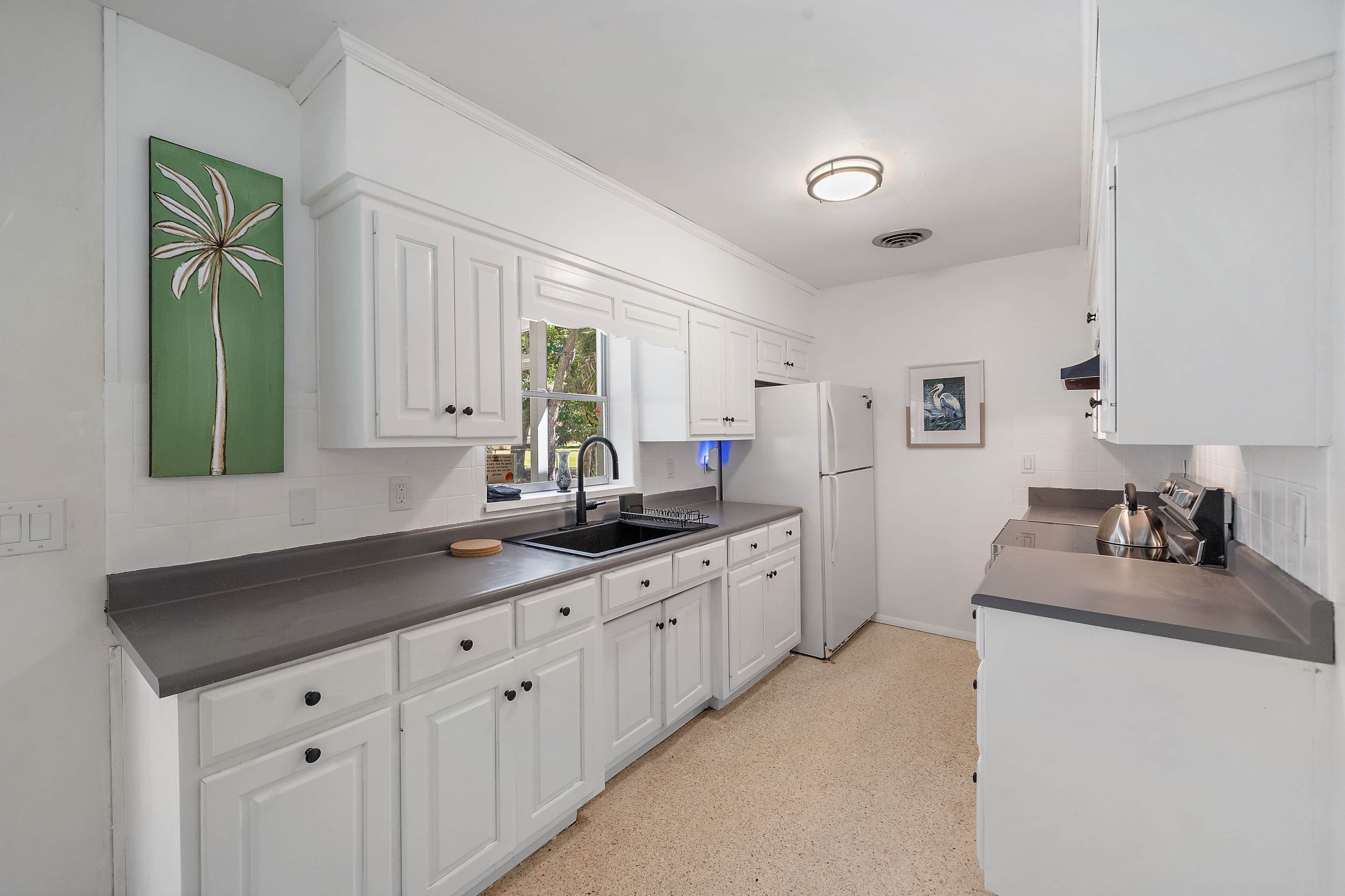 冰箱、微波炉、烤箱、炉灶