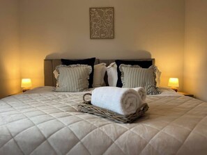 4 chambres, fer et planche à repasser, Wi-Fi, draps fournis