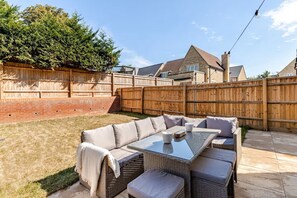 Outdoor dining - Combe House, 6 Mins Blenheim Palace, 5 Mins Estelle manor, 15 Mins centre Oxford (Long Hanborough)